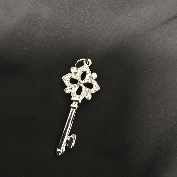 2 Silver plate pendants with rhinestones cross and a large key with necklace. - Picture 6 of 7
